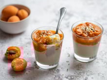 Panna cotta à la lavande, compotée d'abricots