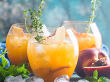 Thé glacé à la pêche et au thym