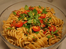 Fusillis au pesto de pistaches et tomates