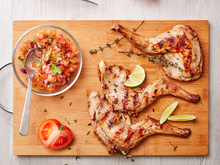 Gigolettes de lapin au barbecue, parfumées au thym, citron et salsa de tomates