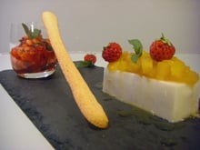 Panna cotta de lait de coco et tartare de fraises
