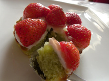 Tartelettes financières aux fraises et thé matcha