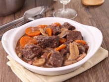 Boeuf bourguignon et sa garniture généreuse