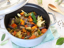 Elle est encore meilleure le lendemain ! Découvrez notre recette de ratatouille d’automne avec des légumes de saison