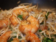 Crevettes au pak-choï agrémenté de pousse de soja