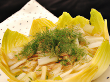 Tarte feuilletée aux saint jacques, fenouil et endives