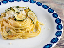 Ni bolognaise, ni carbonara : cette recette italienne de spaghetti alla Nerano à base de courgettes est idéale pour prolonger l’été