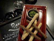 Petits gressins aux olives et pesto de persil