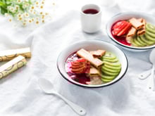 Porridge coloré et croustillant aux crêpes dentelle nature