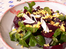 Salade de mâche, betterave et œuf dur