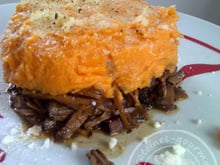 Parmentier de patate douce sur un effiloché de bœuf à la framboise