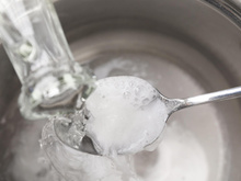 Du vinaigre blanc et du bicarbonate : est-ce vraiment un mélange efficace pour votre ménage ?