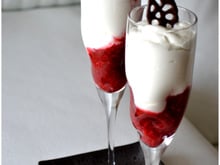 Mousse au chocolat blanc et framboises et basilic