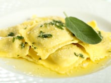 Ravioles à la ricotta, sauge et basilic