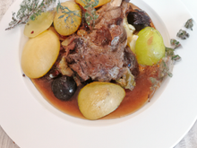 Canon d'agneau au thym citron, pommes savonnettes et cébettes, vrai jus