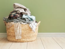 Cet ingrédient insolite va redonner vie à vos habits