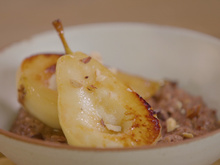Porridge au chocolat et sa poire caramélisée au sirop d'érable