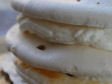 Mille-feuille de meringue crémeux aux abricots