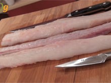 Dépouiller et préparer une queue de lotte