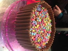 Gâteau d'anniversaire aux bonbons chocolatés