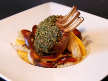 Carré d'agneau du Connemara en croûte d'herbes et légumes oubliés