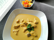 Curry de poulet douceur avec pomme et lait de coco
