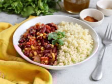 Chili de haricots rouges et couscous en perles
