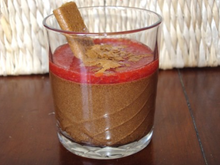 Verrine de mousse au chocolat et son coulis de fraise
