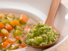 Pesto de chèvre-boîte au basilic, minestrone de légumes