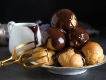 La sauce au chocolat est indispensable dans ces 3 desserts