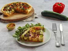 Tarte roulée aux courgettes, poivrons et mozzarella : la recette parfaite pour prolonger l’été