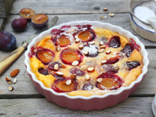 “C'est délicieux et facile à faire !” découvrez le far aux prunes, une variante gourmande du far breton