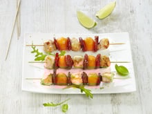 Brochettes de filet de lapin, melon et chorizo