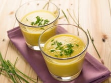 Petites crèmes de poivrons jaunes au curry