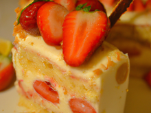 Gâteau aux litchis et fraises
