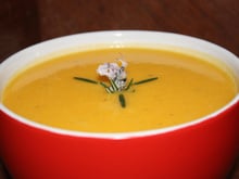 Velouté automnal de potiron au cheddar fondu et romarin