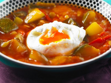 Œufs pochés à la ratatouille