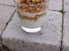 Verrine Faisselle-banane-caramel et flocons d'avoine grillés
