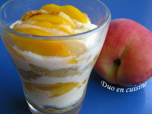 Tiramisu aux 2 pèches et palets bretons