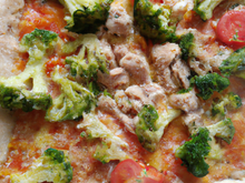Pizza au thon, tomates et brocolis