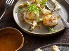 Saint-Jacques poêlées au gingembre et purée de panais et topinambours