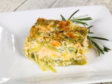 On mange quoi ce vendredi 10 octobre ? Optez pour ce gratin brocolis-saumon facile et délicieux !