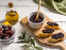 Plus jamais celle du supermarché : la vraie recette de la tapenade noire provençale prête en 5 minutes