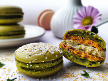 Macarons au thé vert et aux deux sésames