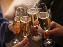 Pour les fêtes, un expert recommande cette alternative au champagne : moins chère et tout aussi bonne