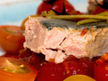 thon et sa compotée de tomates et poivrons rouges