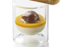Panna cotta au lait concentré sucré, abricots et marrons confits