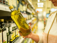 Rappel produit : cette huile d’olive vendue partout en France contient 7 fois trop de substances cancérigènes !