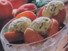 Abricots rôtis et glace à la pistache