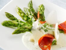 Cappuccino d'asperges au chorizo et parmesan
